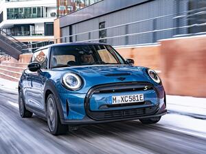 مزايا جديدة وحصرية لمتعة القيادة الكهربائية: مجموعة MINI ELECTRIC لسيارة MINI COOPER SE.