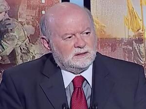 ولد أنيس النقاش في بيروت عام 1948، وانتسب عام 1964، سراً إلى حركة فتح