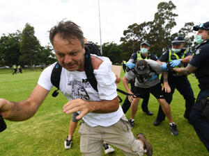 السلطات الأسترالية تخشى أن يؤثر المناهضون للتطعيم على الرأي العام