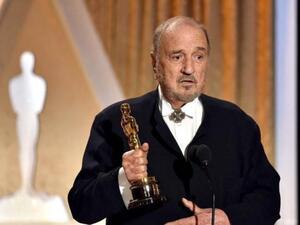 وفاة الأديب الفرنسي جان كلود كاريير