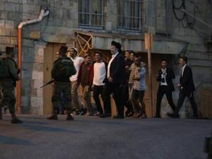 الكنيسة الرومانية: احتراق البوابة الخارجية