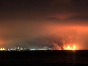 اصابة 20 شخصا بإنفجار تسبب بحريق هائل بمصفاة إندونيسية