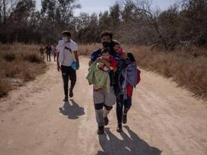 أمريكا تعتقل نحو 100 ألف مهاجر على الحدود الأمريكية المكسيكية في فبراير