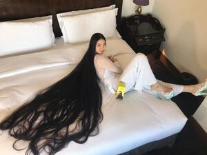 Japanese Model's didn't get a hair cut for the last 15 years!