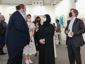 هالة بدري تزور النسخة 14 من معرض "آرت دبي"
