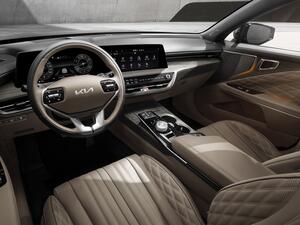 مقصورة كيا K8 الحداثة والتكنولوجيا في سيارة الصالون الرياضية