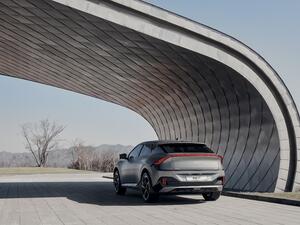 سيارة كيا EV6 تعيد رسم حدود النقل الكهربائي  بتصميمها الملهم وأدائها المبهر ومساحاتها المبتكرة