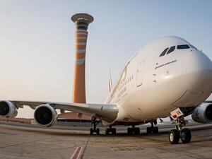 طيران الإمارات أول ناقلة تشغل طائرة A380 إلى المبنى 1 بمطار الملك عبد العزيز الدولي بجدة