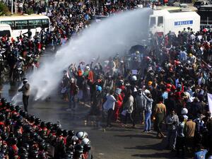 قمع عنيف للمتظاهرين