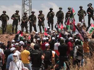 ”الأبارتهايد” هو نظام الفصل العنصري الذي حكمت من خلاله الأقلية البيضاء في جنوب أفريقيا من عام 1948