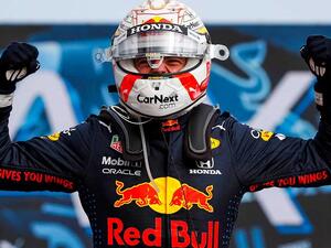 فيرستابن يفوز في السباق