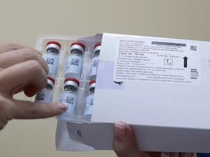 خبراء أميركيون يوصون باستئناف التطعيم بلقاح "جونسون أند جونسون" المضاد لكوفيد-19