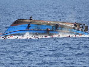 مصرع 100 مهاجر قبالة السواحل الليبية