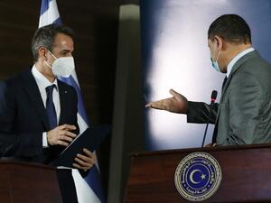 Libya's interim prime minister Abdul Hamid Dbeibah (R) and Greece's Prime Minister Kyriakos Mitsotakis (L) 