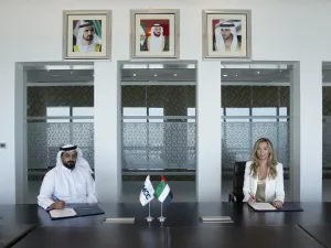 مركز دبي للسلع المتعددة يوقّع اتفاقية مع شركة ريت ديفيلوبمنت لبيع أرض في منطقة أبراج بحيرات جميرا بهدف بناء منشأة تعمل بتقنية البلوك تشين متخصصة بتنقية المعادن الثمينة وتخزينها