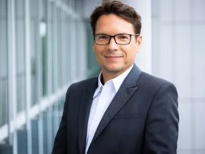 سيمنس تعتمد منصة ريد هات للتشغيل الآلي "أنسيبل" لتحسين أمن الاتصالات في الشركة