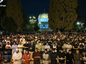 75 ألف شخص "أدّوا صلاتي العشاء والتراويح في رحاب المسجد الأقصى