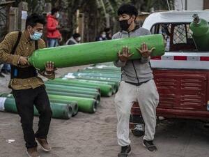 الحكومة الهندية نشرت طائرات عسكرية وقطارات لتوصيل الأكسجين