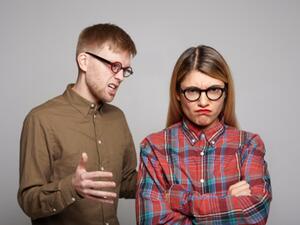 إذا كانت الزوجة تخفي أسباباً وراء عنادها وعصبيتها وتمردها على قرار معين أحيانًا