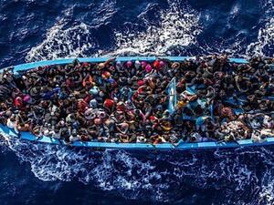 إنقاذ 100 مهاجر قبالة السواحل التونسية