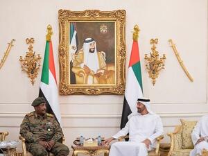 بن زايد والبرهان يبحثان هاتفيا تعزيز العلاقات والتعاون المشترك