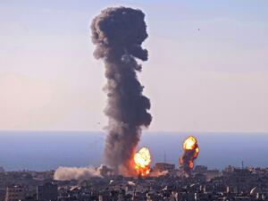 Smoke billows following an Israeli air strike in Rafah in the southern Gaza 