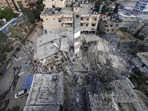 Israeli warplanes hit streets, substructure of Gaza