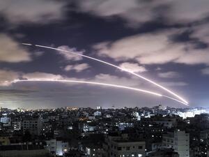 Israel continues air strikes in Gaza amid calls for end to bombardments