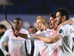 Hakan Calhanoglu (R) and Brahim Diaz take a selfie after securing Champions League spot (Photo: AFP)