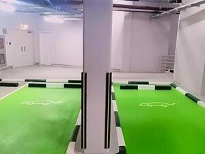 المركز يقدم محطات لشحن السيارات الكهربائية في مشروعيه السكنيين في الكويت