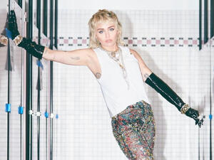 Miley encouraged her followers to get vaccinated