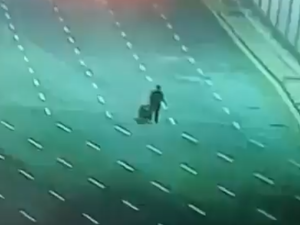 سعودي يعود وحيدًا من جسر الملك فهد لعدم إكماله جرعة اللقاح