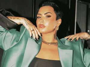 Demi Lovato, comes out as Non-bindary 