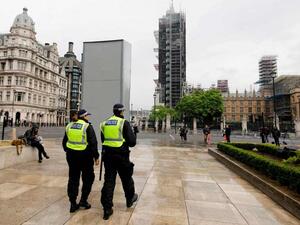 عنصران من الشرطة البريطانية