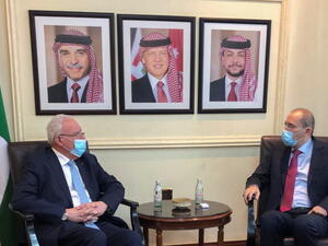 وزير الخارجية الأردني، أيمن الصفدي ونظيره الفلسطيني رياض المالكي
