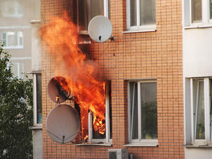 criminal court trials man for sitting a flat on fire 