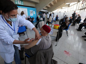 عدد التونسيين الذين تلقوا التلقيح المضاد لكورونا في تونس اقترب من عتبة المليون شخص