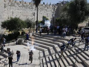  أغلقت قوات الاحتلال عددا من متاجر المواطنين في البلدة القديمة بالقدس المحتلة