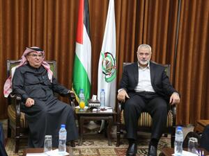 أوصى وزير الدفاع بيني جانتس بتحسين كيفية نقل الأموال إلى غزة