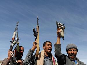 الحوثيون يعلنون عن قصفهم قاعدة الملك خالد الجوية في السعودية