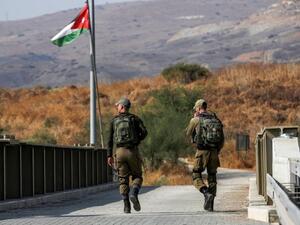  أصيب ضابط احتياط خلال محاولة إحباط عملية تهريب لأسلحة على الحدود مع الأردن