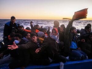 Migrants and refugees on an overcrowded rubber boat during a rescue by the Spanish NGO Open Arms in the Mediterranean Sea, Feb. 12, 2021. © AP Photo/Bruno Thevenin The Council of Europe Commissioner for Human Rights and the United Nations High Commissioner for Human Rights have both said that the EU should urgently adopt migration policies and cooperation arrangements that fully respect human rights and human dignity.