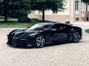بوقاتي تكشف عن سيارتها الفريدة La Voiture Noire