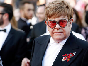  Elton and his mother had an eight-year feud