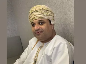 Ooredoo تدعم المستشفى السلطاني بعدد من الأجهزة اللوحية لضمان بقاء مرضى كوفيد-19 على اتصال مع عائلاتهم