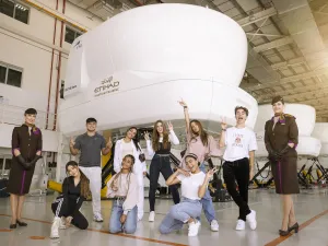 نجوم فرقة البوب العالمية "Now United" يزورون الاتحاد للطيران