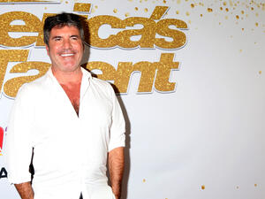 Simon Cowell has reportedly decided to put his "haunted" mansion on the market.