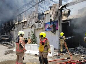 حريق في مستودع لمواد قابلة للاشتعال