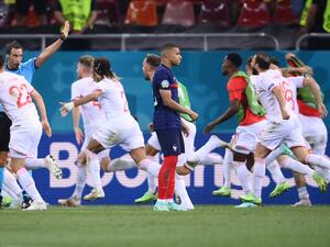 After missing the penalty that sent France packing from Euro 2020, the PSG forward has received backing from the Moroccan midfielder (Photo: AFP)