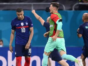France's forward Kylian Mbappe (L) reacts after missing the final penalty during the UEFA EURO 2020 round of 16 football match between France and Switzerland at the National Arena in Bucharest on June 28, 2021. (Photo: AFP)